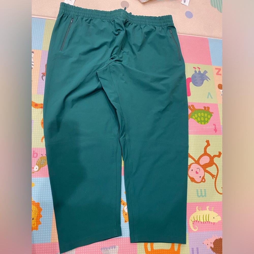 NWT Outdoor Voices RecTrek Pants, Conifer color. 2 front pockets w/ zipper